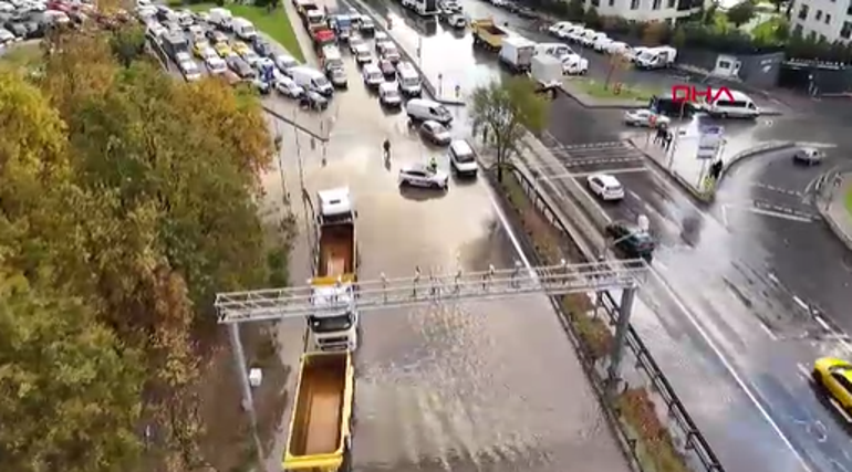 İstanbul'da sağanak etkisi! Vatan Caddesi çöktü, alt geçitleri su bastı 6 İstanbul'da sağanak etkisi! Vatan Caddesi çöktü, alt geçitleri su bastı