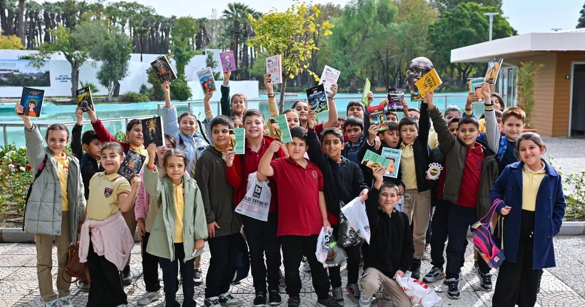 İZKİTAP’a Her Yaştan Ziyaretçi Yoğun İlgi Gösterdi