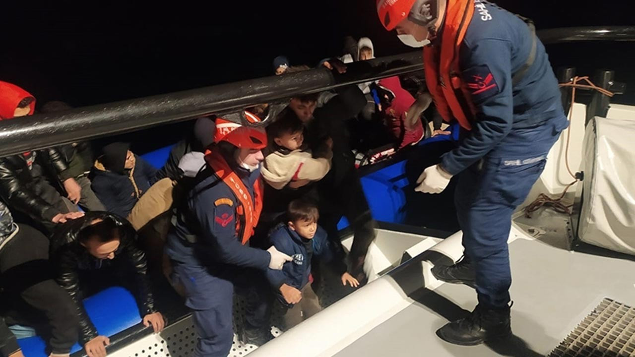 İzmir açıklarında 51 düzensiz göçmen yakalandı, 84 göçmen kurtarıldı