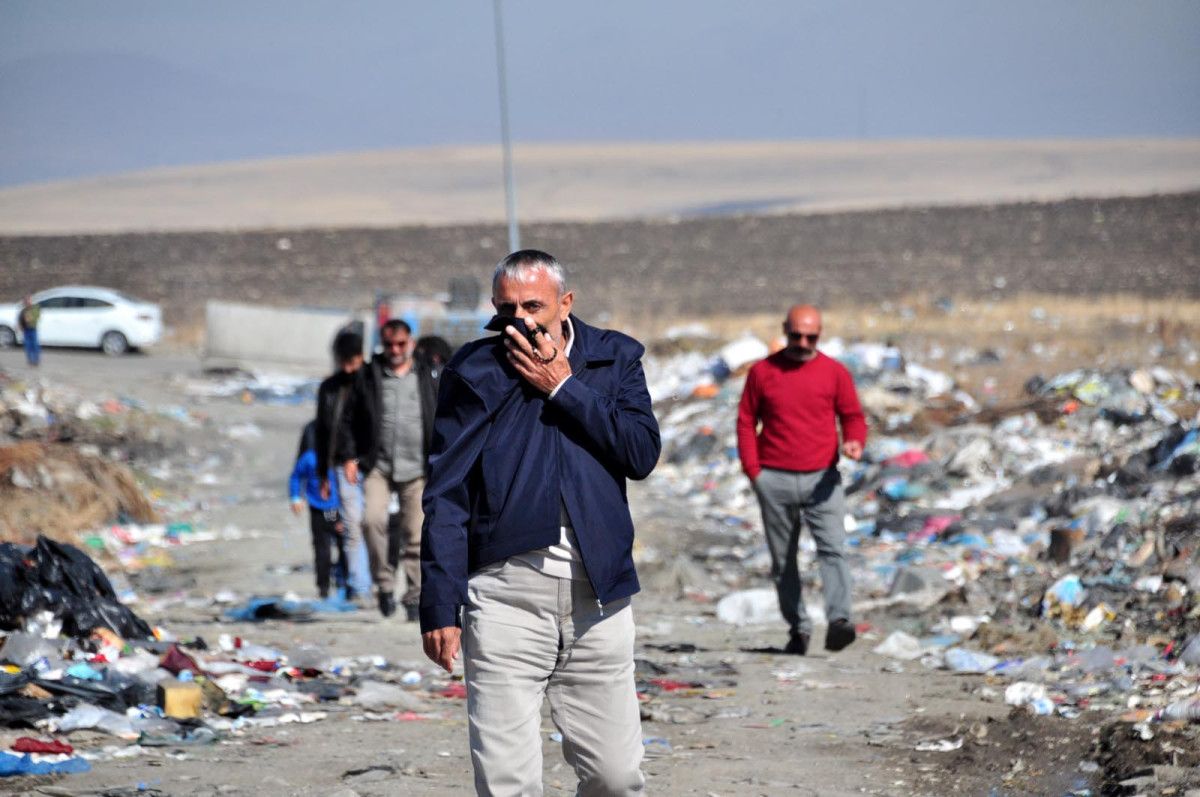 Kars’ta mahalleliden çöp tepkisi: Mahallece ölüyoruz