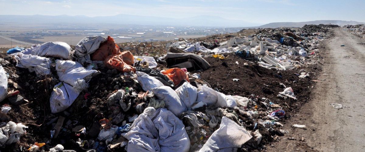 Kars’ta mahalleliden çöp tepkisi: Mahallece ölüyoruz