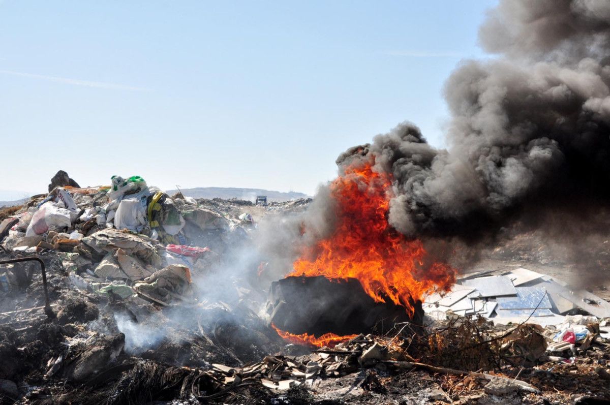 Kars’ta mahalleliden çöp tepkisi: Mahallece ölüyoruz