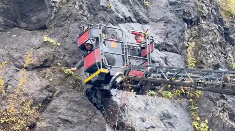 Kayalardan sarkan kablolar paniğe neden oldu! Sebebinin 19 yıl önceye dayandığı ortaya çıktı 1 Kayalardan sarkan kablolar paniğe neden oldu! Sebebinin 19 yıl önceye dayandığı ortaya çıktı