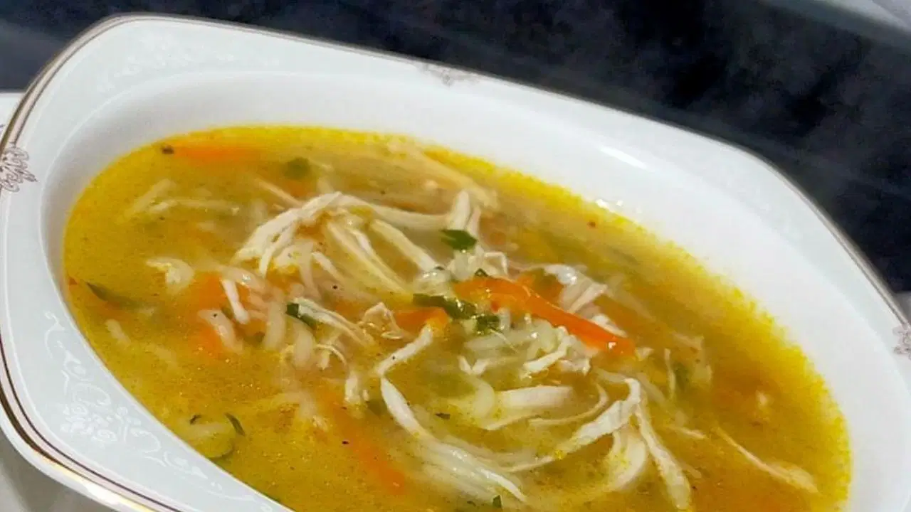 Kış aylarının sağlık bombası: Arpa şehriyeli tavuk çorbası tarifi