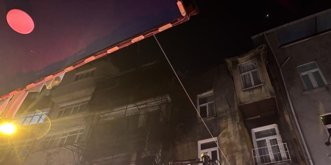 Kız İsteme Gecesi Evin Yanmasına Neden Oldu: İtfaiye 8 Kişiyi Son Anda Kurtardı