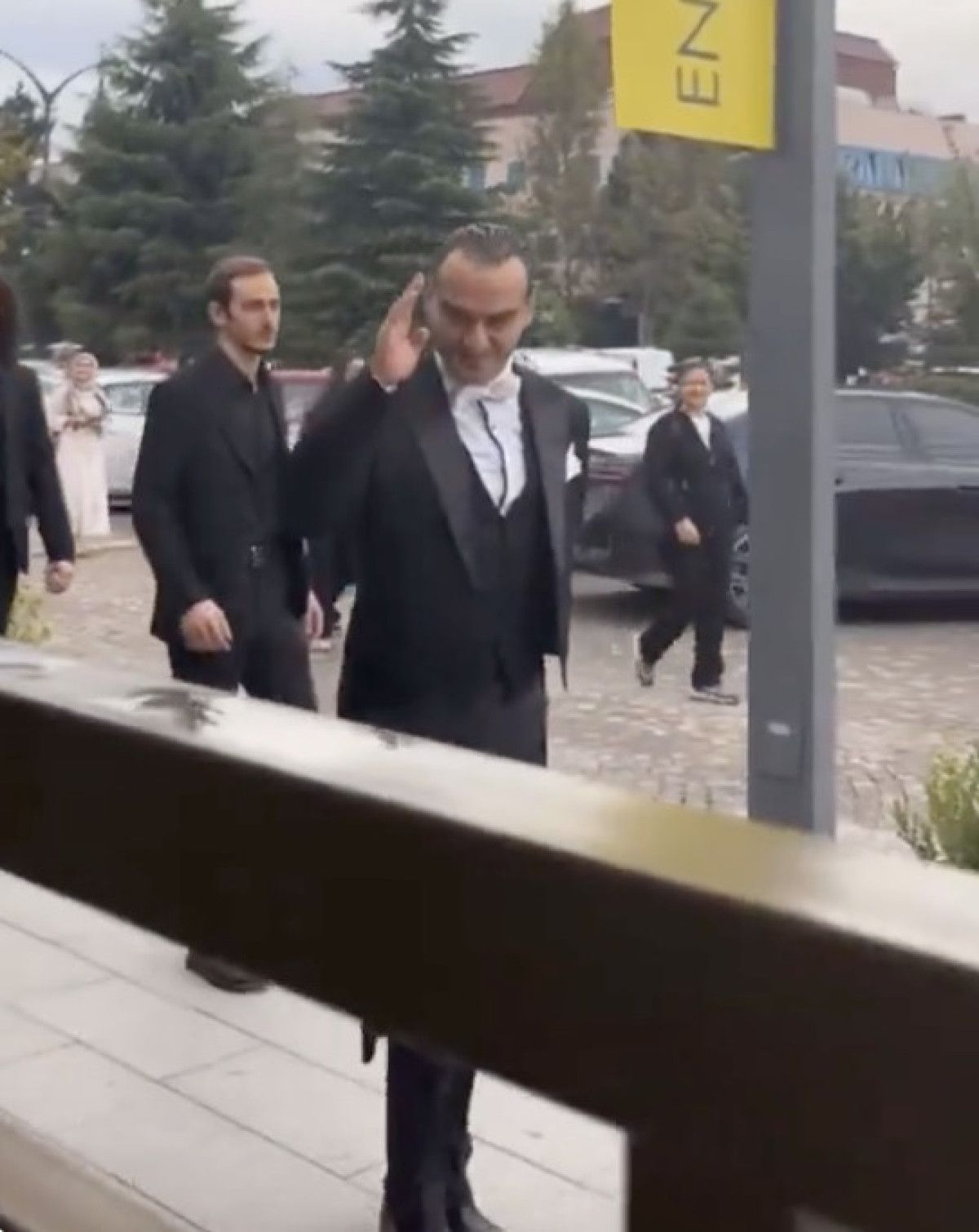 Kocaeli'de Atatürk makyajı yapılmış kişiye denk gelen genç: Oha Atatürk geçiyor 3 Kocaeli'de Atatürk makyajı yapılmış kişiye denk gelen genç: Oha Atatürk geçiyor