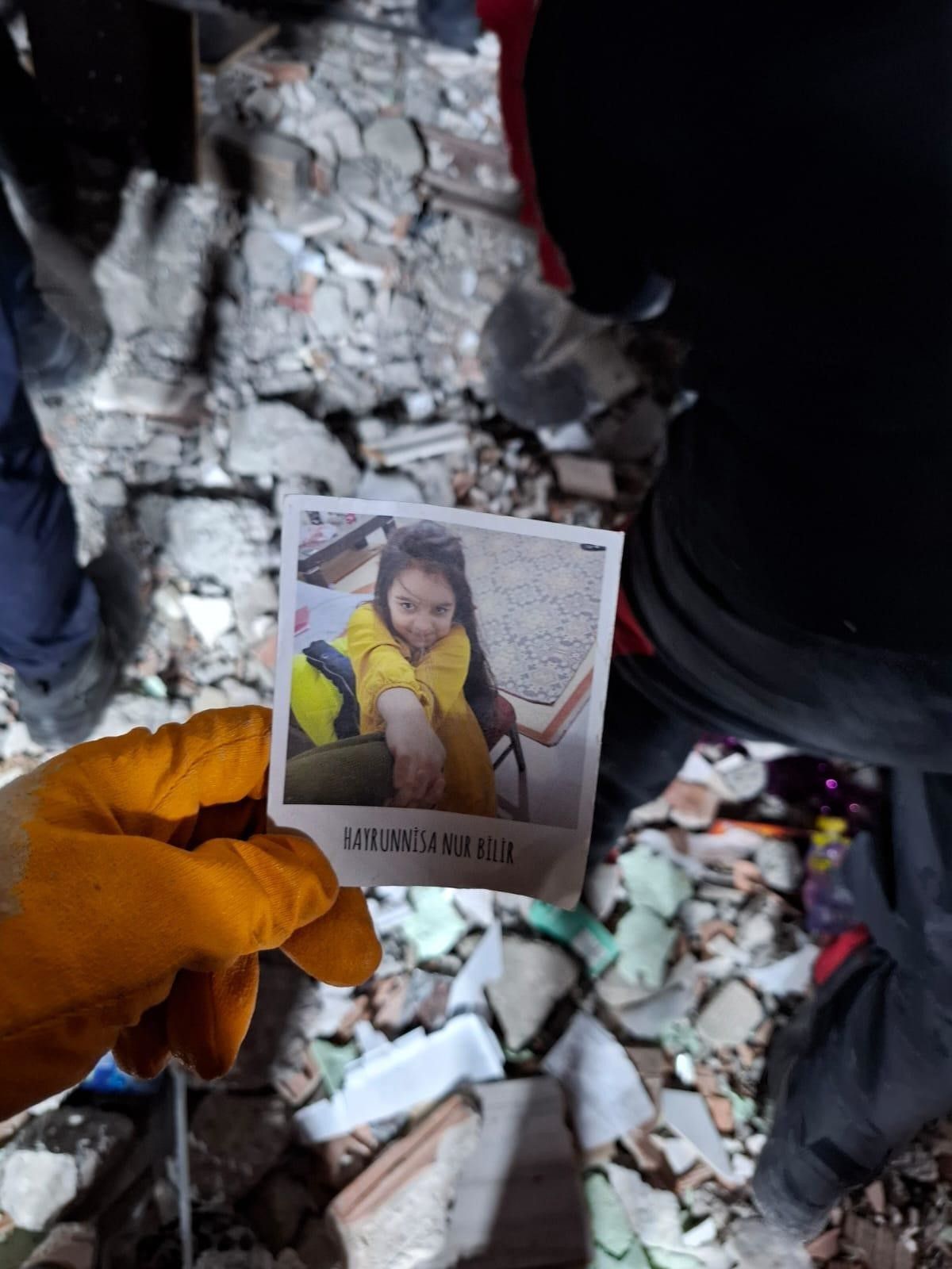 Kocaeli'de Çöken Binada Hayatını Kaybeden Bilir Ailesine Son Görev 3 Kocaeli'de Çöken Binada Hayatını Kaybeden Bilir Ailesine Son Görev