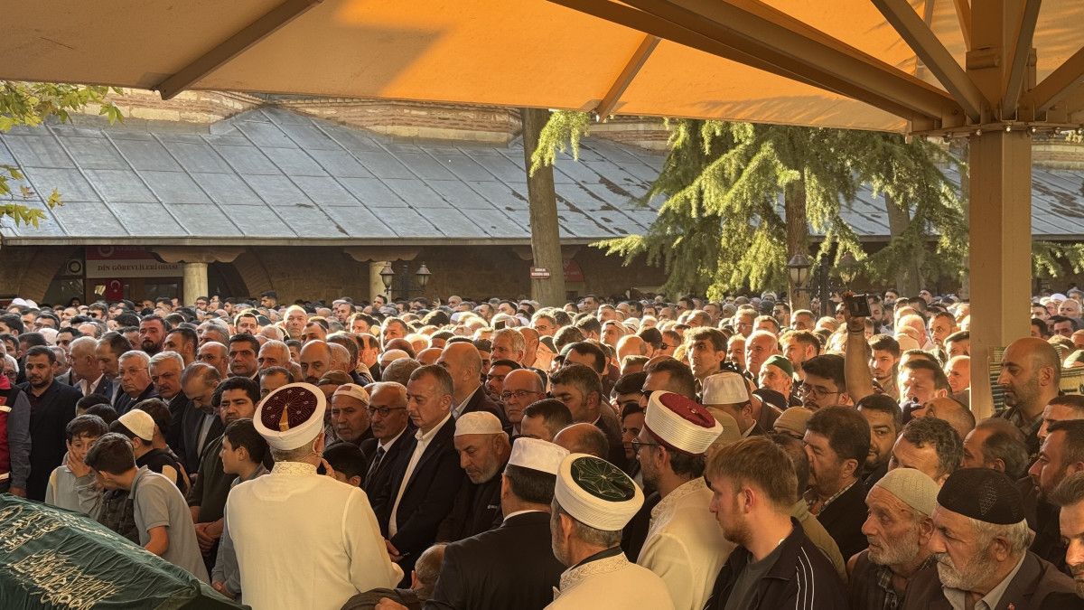 Kocaeli'de Çöken Binada Hayatını Kaybeden Bilir Ailesine Son Görev 5 Kocaeli'de Çöken Binada Hayatını Kaybeden Bilir Ailesine Son Görev