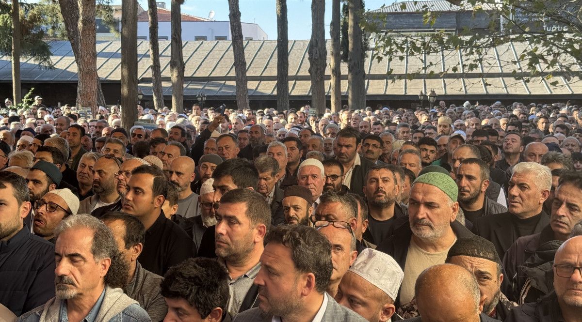 Kocaeli'de Çöken Binada Hayatını Kaybeden Bilir Ailesine Son Görev 6 Kocaeli'de Çöken Binada Hayatını Kaybeden Bilir Ailesine Son Görev