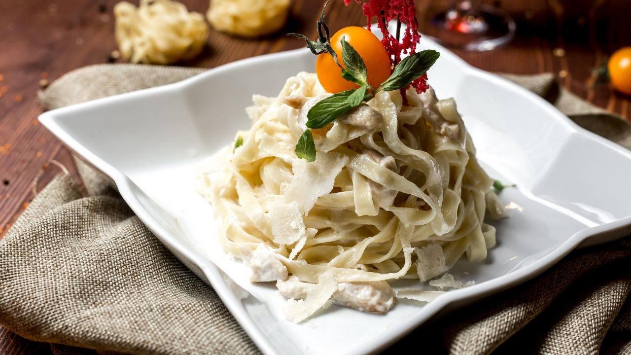 Kolay ve lezzetli kremalı makarna tanımı…