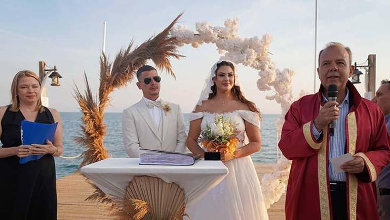 Kosta Rikalı damat ile Türk gelin Erik Dalı eşliğinde dünyaevine girdiler! Aileler beden dili ile anlaştı 1 Kosta Rikalı damat ile Türk gelin Erik Dalı eşliğinde dünyaevine girdiler! Aileler beden dili ile anlaştı