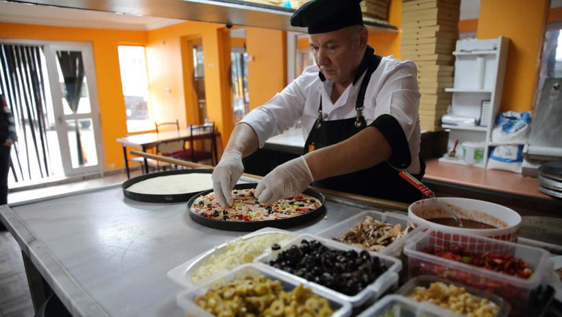 Köyüne pizzacı açtı şimdi talebe yetişmeye çalışıyor