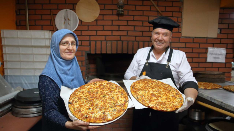 Köyüne pizzacı açtı şimdi talebe yetişmeye çalışıyor
