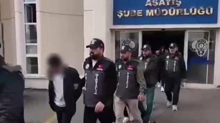 Kuyumcudaki Şok Soygun: 7 Kilo Altın nasıl Çalındı? İşte O Anlar! 1 Kuyumcudaki Şok Soygun: 7 Kilo Altın nasıl Çalındı? İşte O Anlar!