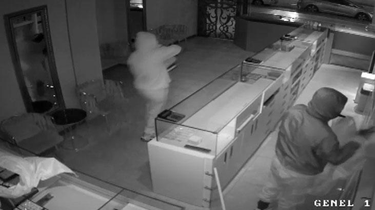 Kuyumcudaki Şok Soygun: 7 Kilo Altın nasıl Çalındı? İşte O Anlar!
