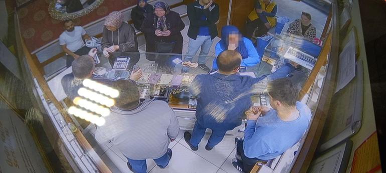 Kuyumcuya dükkanından hırsızlık yapan kadından akılalmaz taktik! 1 Kuyumcuya dükkanından hırsızlık yapan kadından akılalmaz taktik!