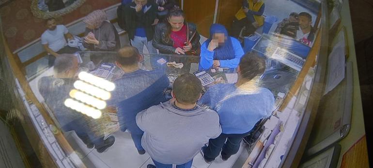 Kuyumcuya dükkanından hırsızlık yapan kadından akılalmaz taktik! 2 Kuyumcuya dükkanından hırsızlık yapan kadından akılalmaz taktik!