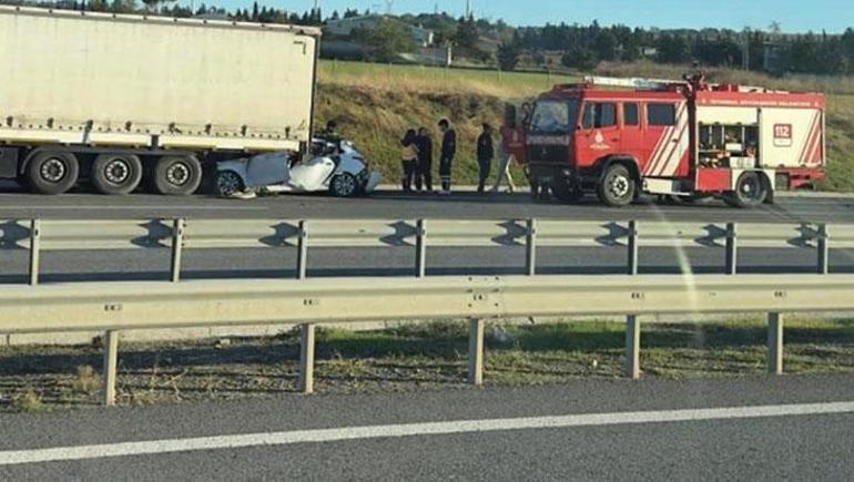 Kuzey Marmara Otoyolu'nda Ağır Kaza: Otomobil TIR'ın Altına Girdi, 1 Kişi Hayatını Kaybetti 1 Kuzey Marmara Otoyolu'nda Ağır Kaza: Otomobil TIR'ın Altına Girdi, 1 Kişi Hayatını Kaybetti
