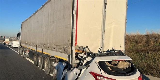 Kuzey Marmara Otoyolu’nda otomobil tıra çarptı: 1 ölü