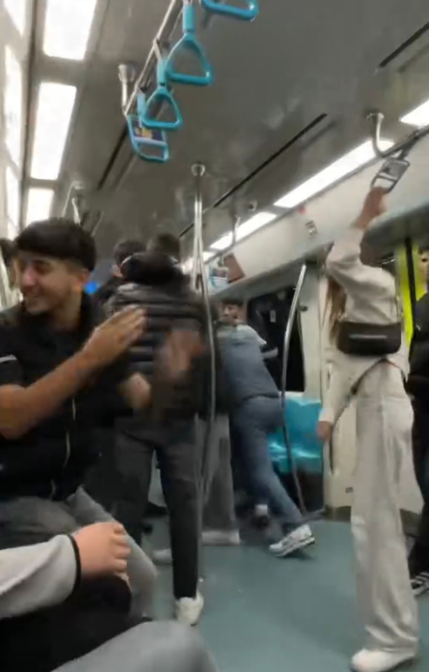 Marmaray'da Yaşanan Tekme ve Yumruk Şiddeti: Toplumun Gözünden Kayıtlar