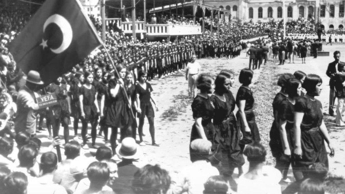 MEB, yapay zeka ile Cumhuriyet Bayramı'na özel video hazırladı 4 MEB, yapay zeka ile Cumhuriyet Bayramı'na özel video hazırladı