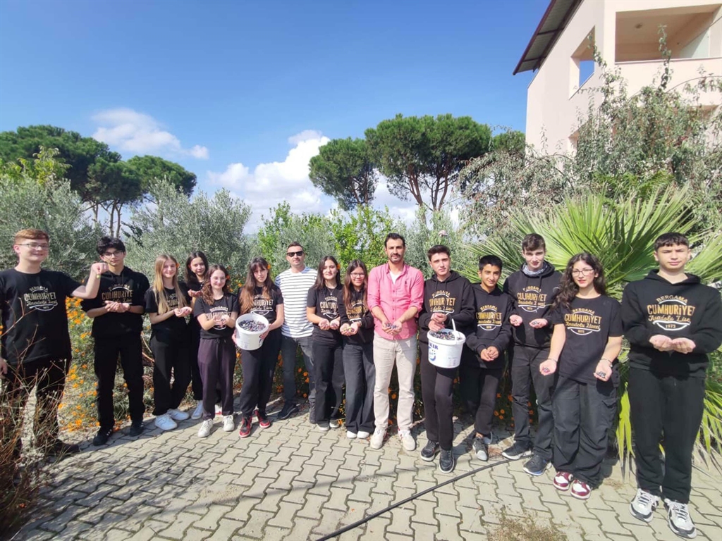 MEB'in 'Yeşil Vatan' Projesi hayat buldu: Zeytinler kışlık kahvaltılığa dönüştü!