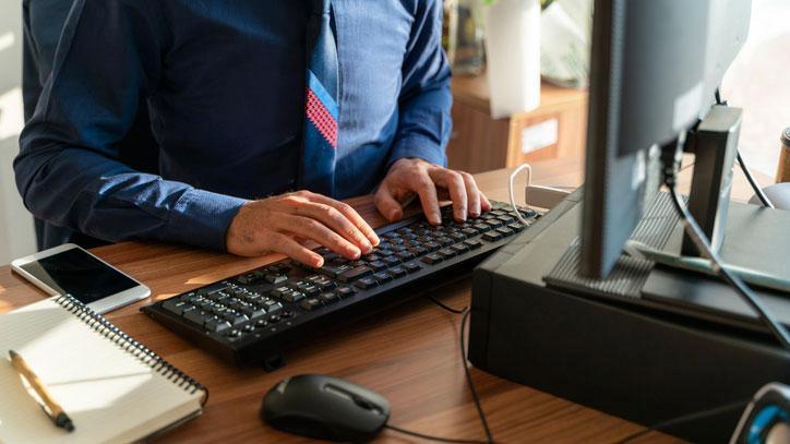 Memurlar ve Emekliler İçin Tarihi An: Maaş Zamları Pazartesi Gününde Açıklanıyor!