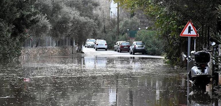 Meteoroloji saat vererek uyardı: Yarına dikkat! Ani sel, su baskını, yıldırım...