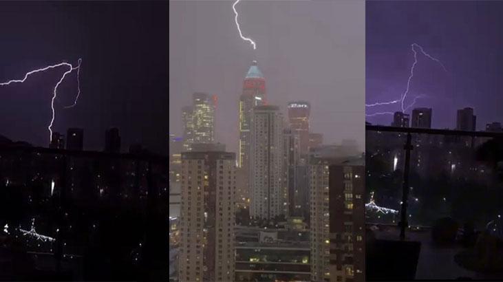 Meteoroloji uyarmıştı! İstanbul’da şemsiye ile yürüyüş yapan çifti yıldırım teğet geçti