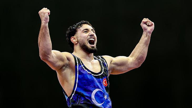 Milli güreşçi Muhammed Halit Özmuş, Dünya 23 Yaş Altı Şampiyonası’nda gümüş madalya kazandı
