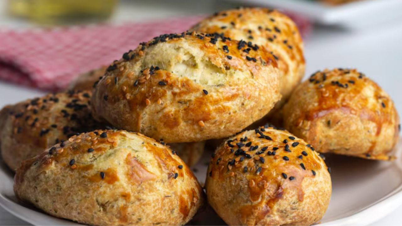 Mis gibi kokusuyla evi saran enfes lezzet: Dereotlu poğaça tarifi