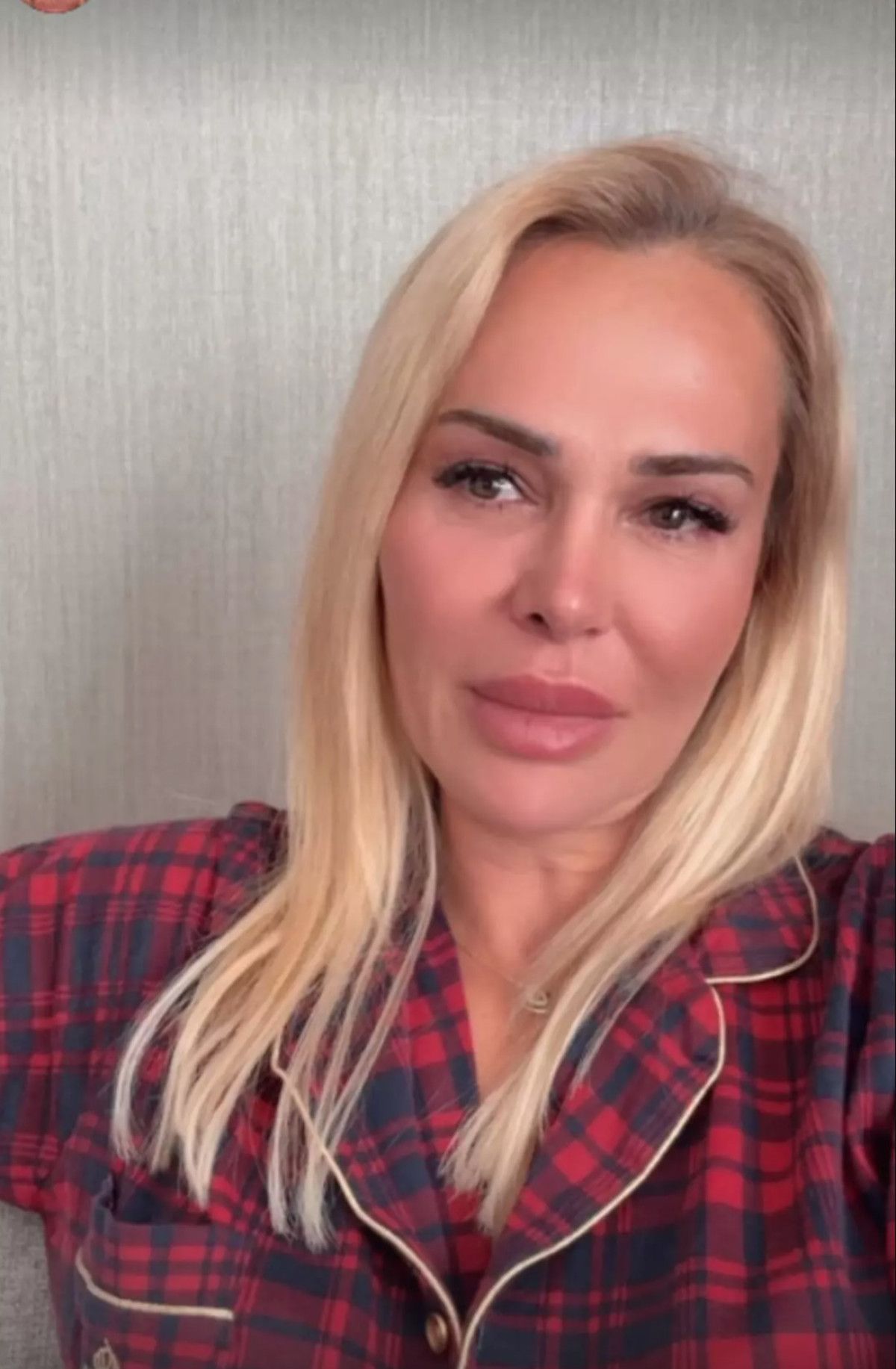 Nagihan Karadere Sağlık Sorunlarını Ağlayarak Açıklayarak Halkı Şok Etti 1 Nagihan Karadere Sağlık Sorunlarını Ağlayarak Açıklayarak Halkı Şok Etti