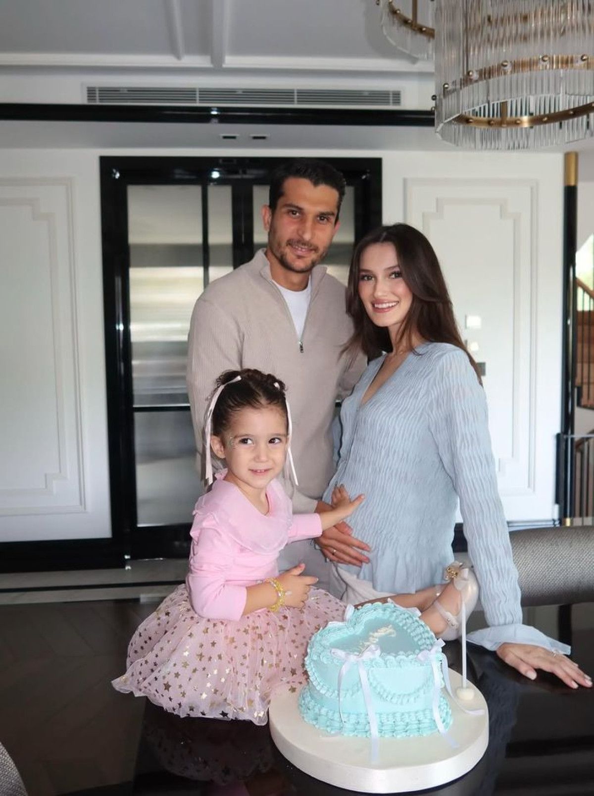 Necip Uysal ikinci kez baba oluyor