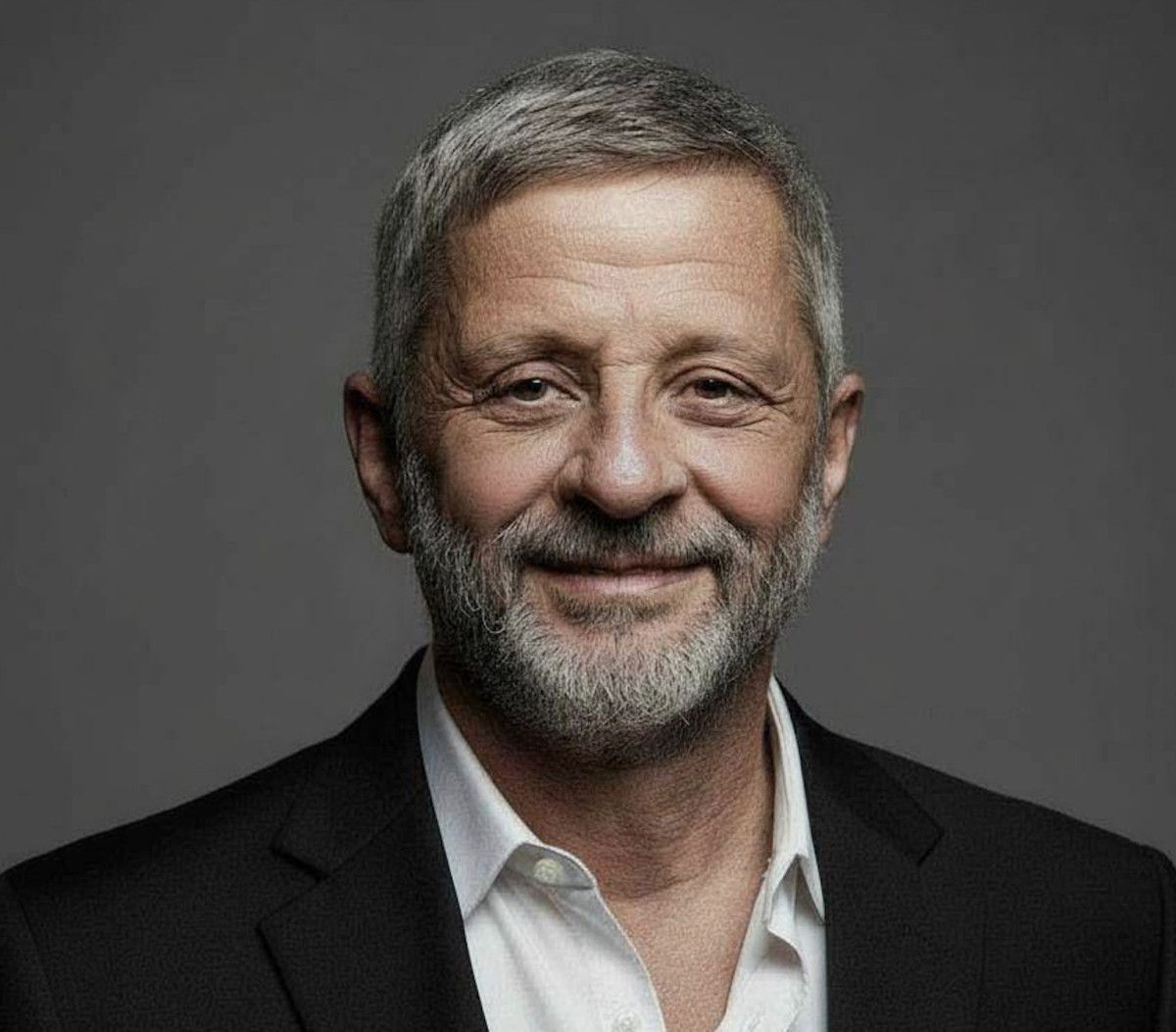 Nuri Yakupoğlu'nun 'Yaşamın Kaynağı' resim sergisi Kırım'da açılıyor 2 Nuri Yakupoğlu'nun 'Yaşamın Kaynağı' resim sergisi Kırım'da açılıyor