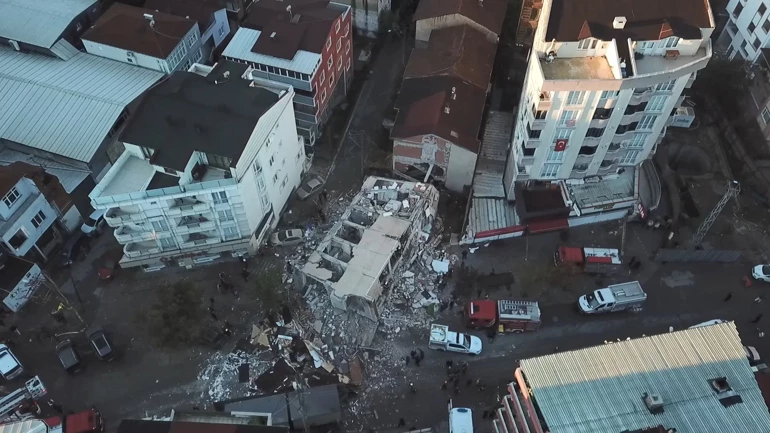 O binayı metro inşaatı mı yıktı? İşte ipuçları ve sorular