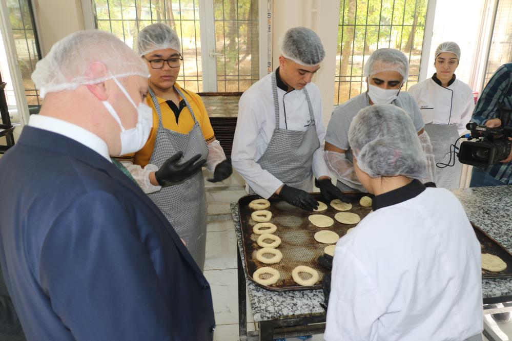 Öğrenciler fabrika gibi çalışıyor! 18 okuldan 230 milyon lira ciro 2 Öğrenciler fabrika gibi çalışıyor! 18 okuldan 230 milyon lira ciro