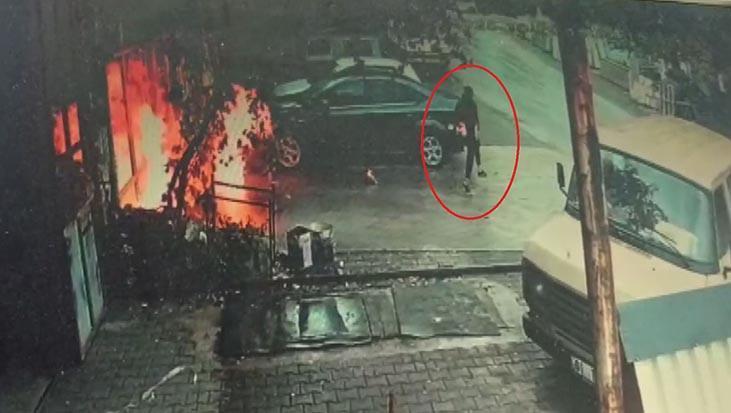 Otomobil bir anda alev aldı: Usta ve çırağı alevlerin arasından böyle kaçtı! Korkunç anlar kamerada