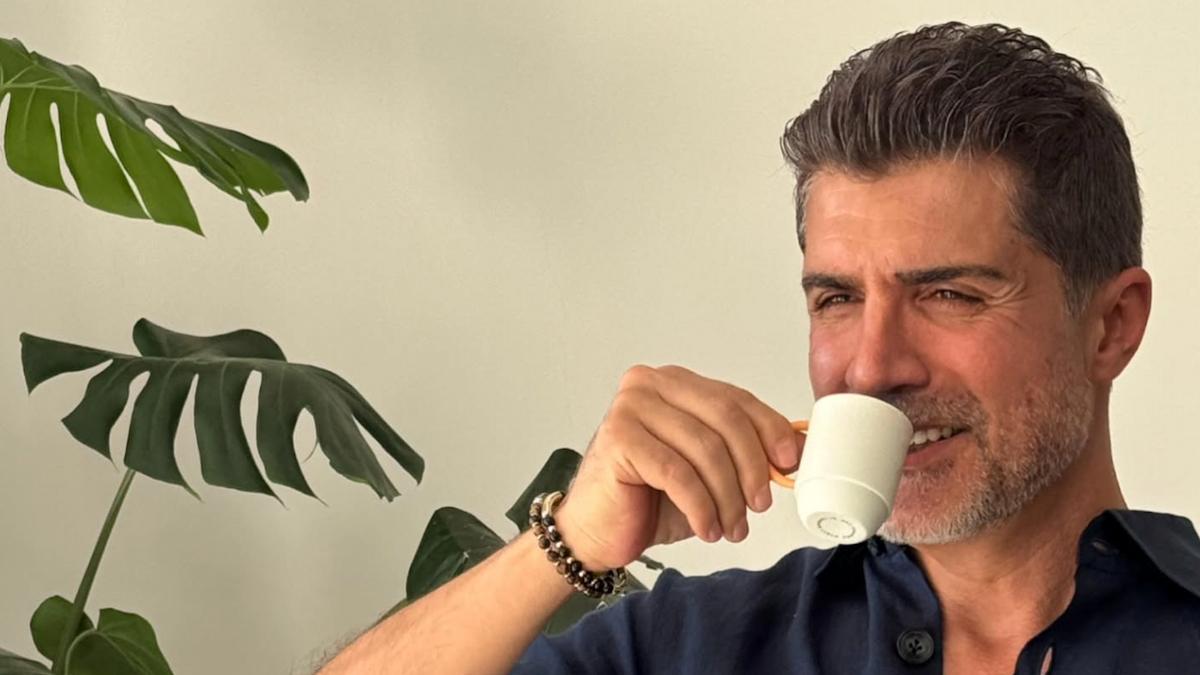 Özcan Deniz, Sakallarını Kestikten Sonra Eski İmajına Döndü!