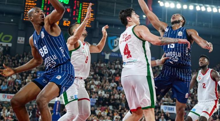 ÖZET | Anadolu Efes müthiş geri dönüşü 3 haneli sayıyla tamamladı!