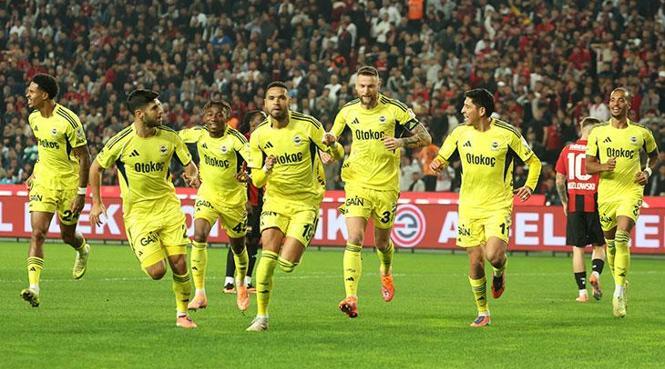 (ÖZET) Gaziantep'te 3 puan Fenerbahçe'nin! Gaziantep FK - Fenerbahçe maçı sonucu: 0-4 3 (ÖZET) Gaziantep'te 3 puan Fenerbahçe'nin! Gaziantep FK - Fenerbahçe maçı sonucu: 0-4