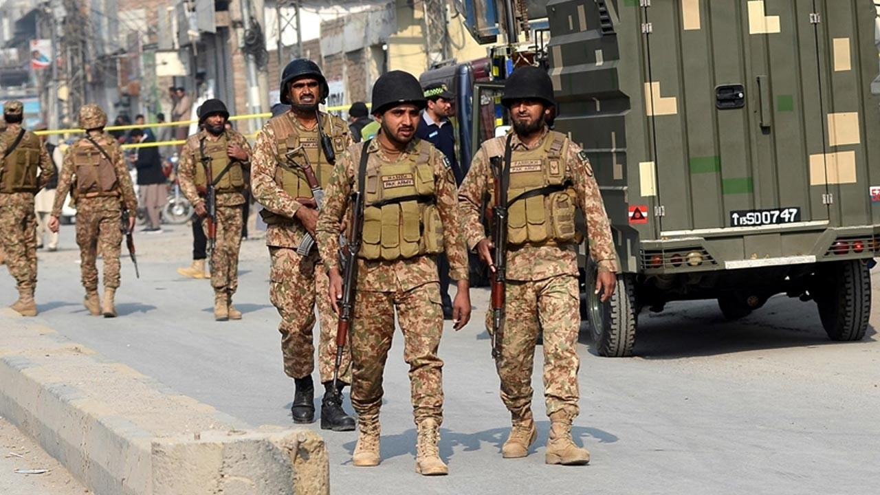 Pakistan, terör eylemlerine ağır karşılık vereceğini açıkladı