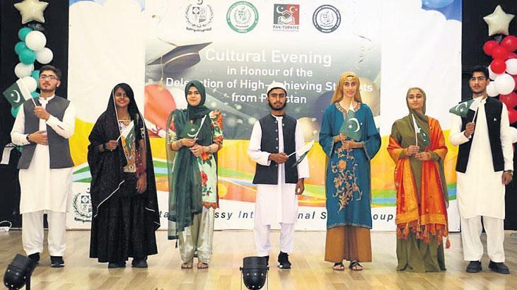 Pakistanlı başarılı öğrenciler onuruna kültürel akşam