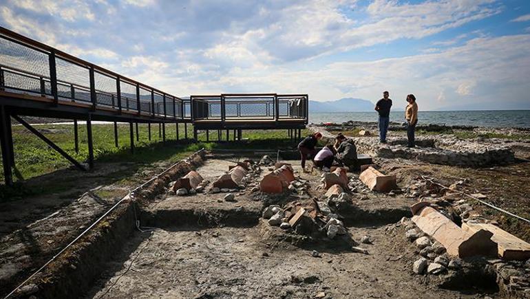 Papa Türkiye’ye geliyor! İznik Gölü altındaki gizemli bazilika ziyaret edilecek 3 Papa Türkiye’ye geliyor! İznik Gölü altındaki gizemli bazilika ziyaret edilecek