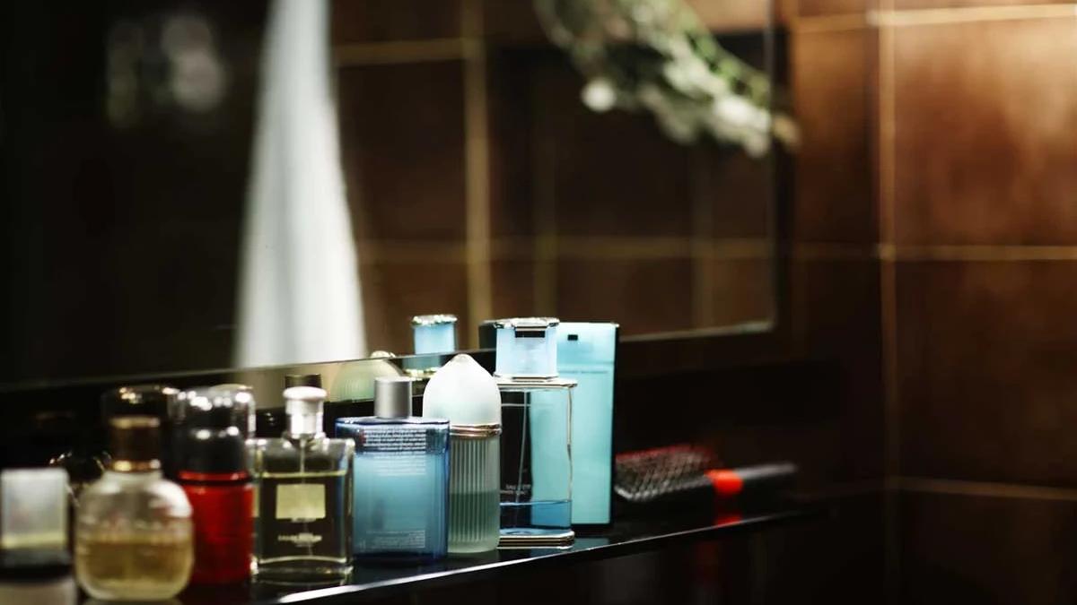 Parfümleri banyoda saklayan yandı: İşte sebebi