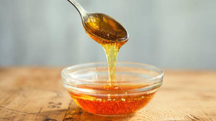 Petek balı tülbentle süzme sırrı! Tek damlası bile ziyan olmuyor 7 Petek balı tülbentle süzme sırrı! Tek damlası bile ziyan olmuyor