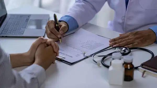 Randevu krizine akılalmaz çözüm: Bir günde dermatolog oldular!