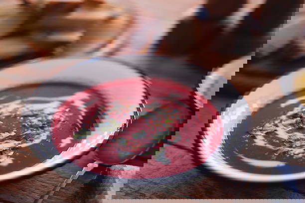 Renkli ve sağlıklı kış sofralarının yıldızı: Kremalı pancar çorbası tarifi