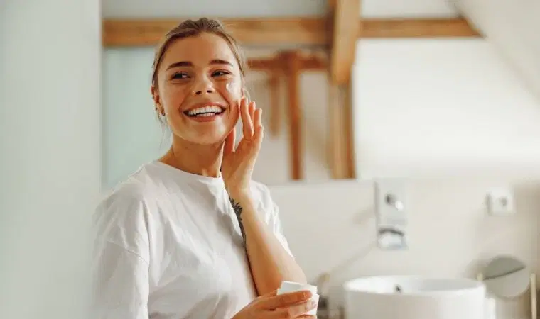 Rüzgar ve soğuk hava cildinizi yıpratmasın: Kuru ciltler için nem kaybını önleyen 5 öneri