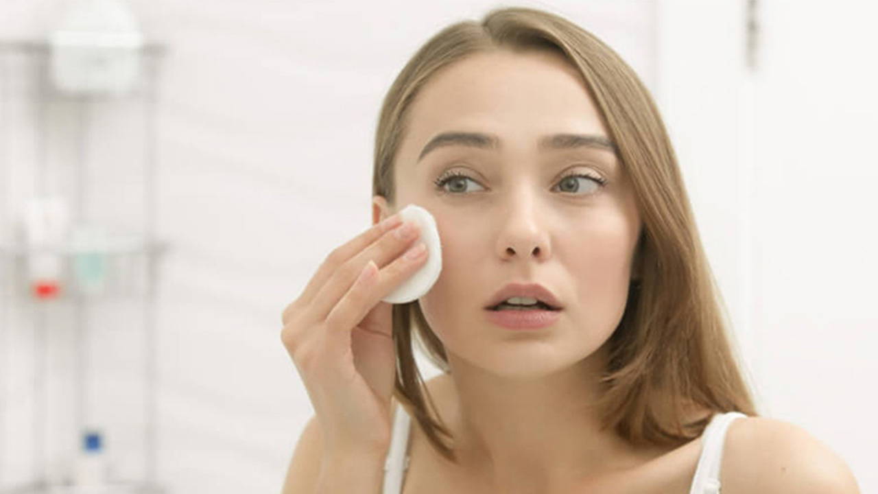 Sabah ışıltılı bir ciltle güne başlayın: Gece bakım rutinin 7 etkili adımı 1 Sabah ışıltılı bir ciltle güne başlayın: Gece bakım rutinin 7 etkili adımı