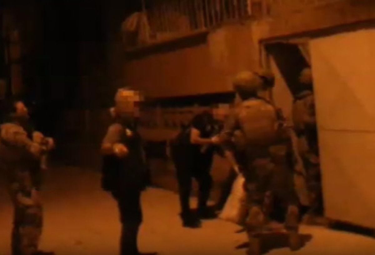 Sakarya'da DEAŞ'a Yönelik Operasyon: Irak Uyruklu 3 Kişi Tutuklandı 1 Sakarya'da DEAŞ'a Yönelik Operasyon: Irak Uyruklu 3 Kişi Tutuklandı